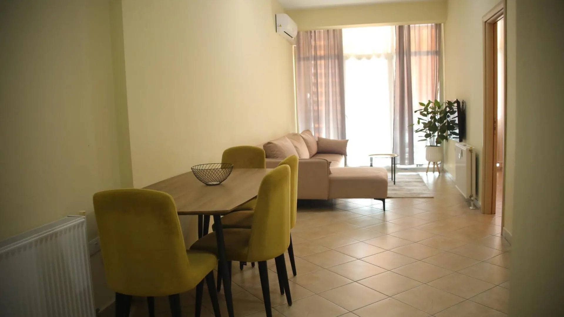 Pleasant Apartment With Free Dedicated Parking In Komuna E Parisit Tirana